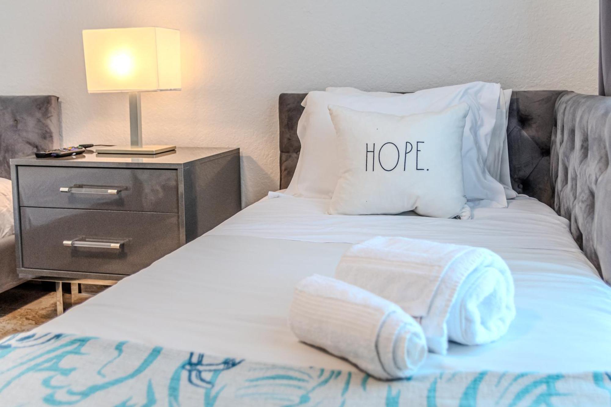 Apartment 3 Bedroom In Tuscana Resort , 15" From Disney Киссимми Экстерьер фото