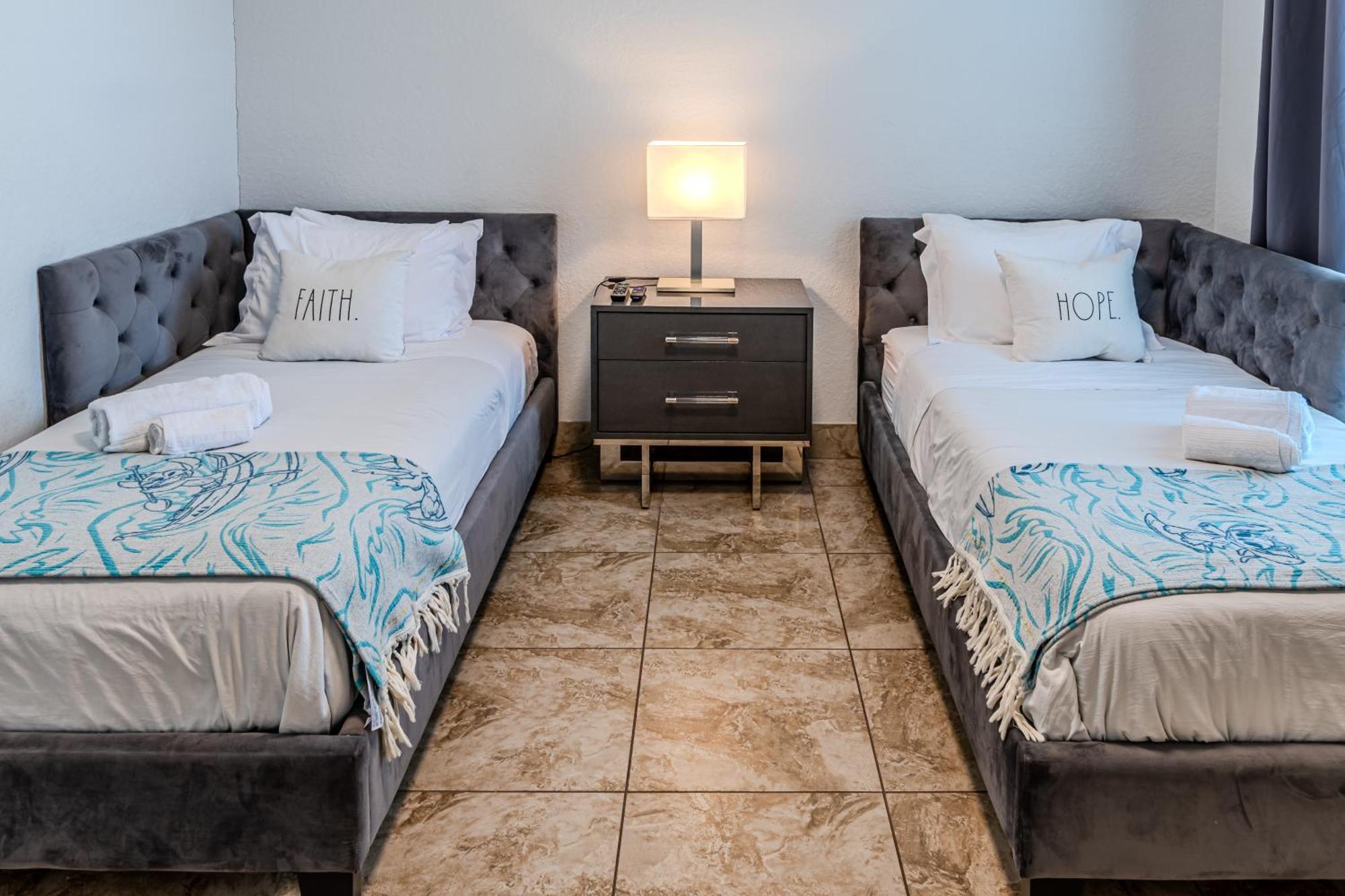 Apartment 3 Bedroom In Tuscana Resort , 15" From Disney Киссимми Экстерьер фото