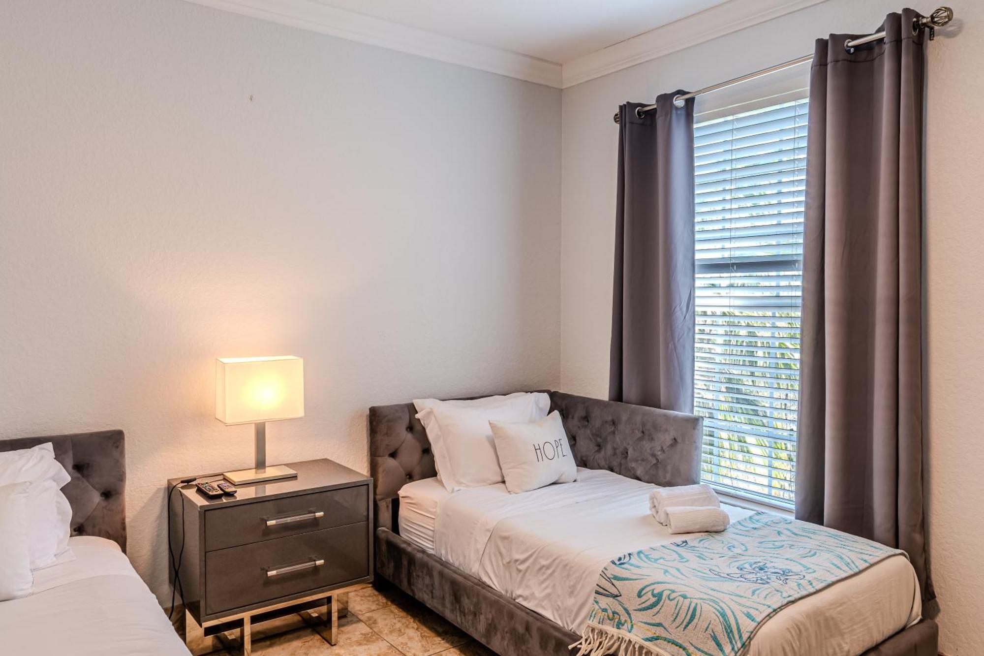 Apartment 3 Bedroom In Tuscana Resort , 15" From Disney Киссимми Экстерьер фото